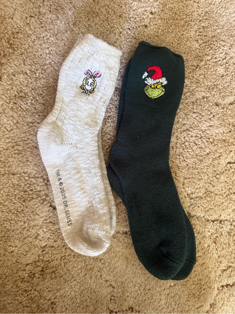 Dr. Seuss Grinch/Cindy Lou Who Socks - Dark Green & Light Gray